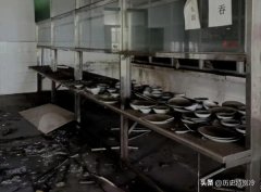 <b>中学食堂司理超百万 一个面包也要收2毛钱回扣</b>